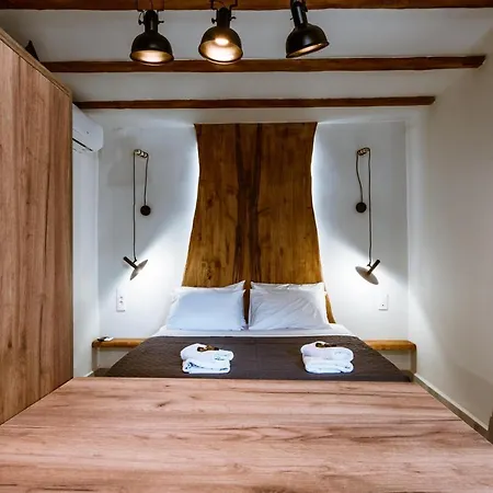 Ellafos Traditional Living Appartement