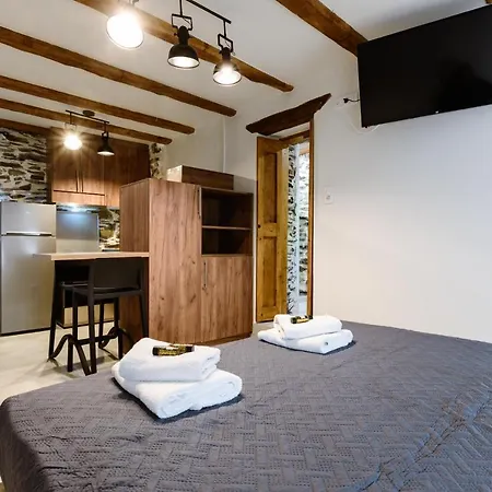 Ellafos Traditional Living Appartement *
