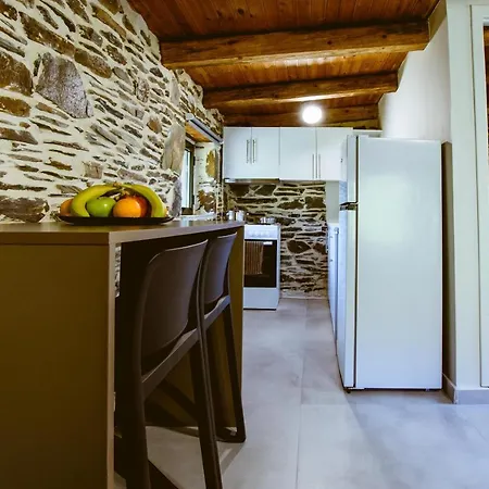 Ellafos Traditional Living Appartement