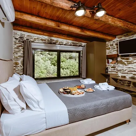 Ellafos Traditional Living Appartement
