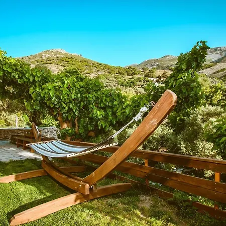 Ellafos Traditional Living Appartement